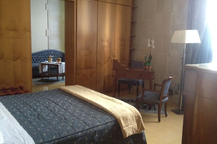 Room 27 of 94
