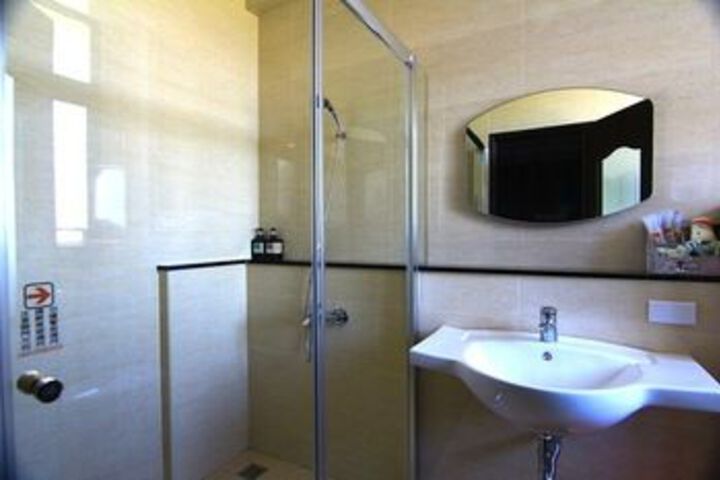 Room 6 of 36