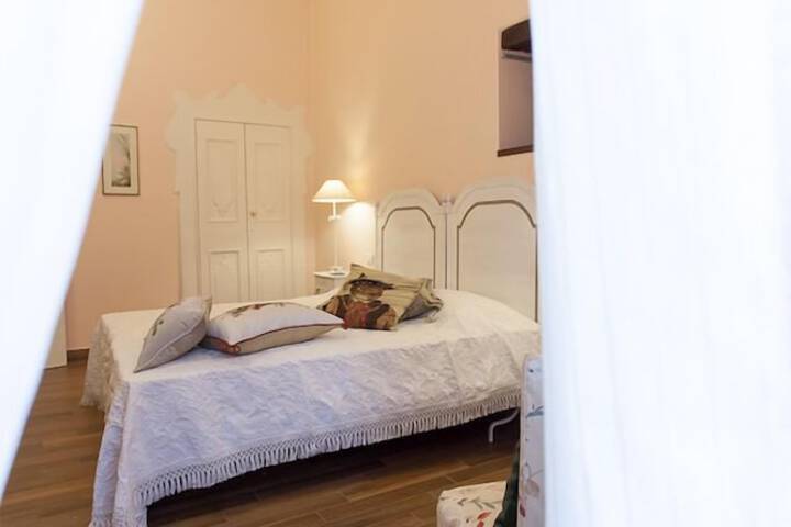 Room 8 of 27
