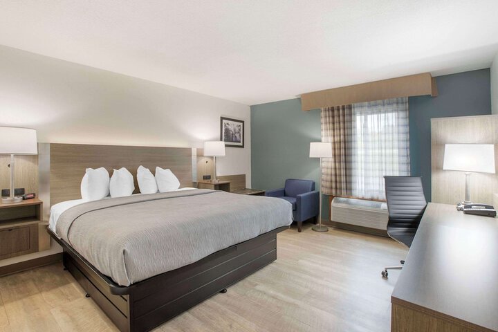 1 King Bed (8 of 14)