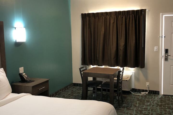Room 3 of 8