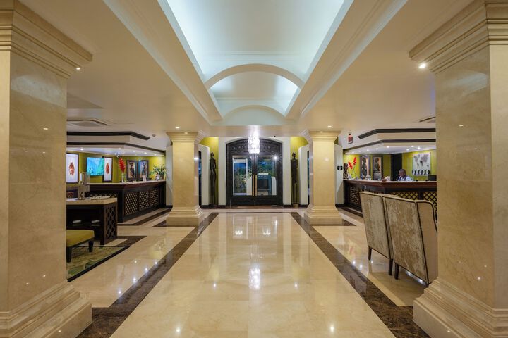 Entrance & Lobby