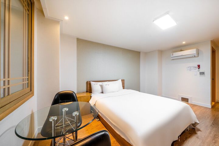 Room 79 of 107