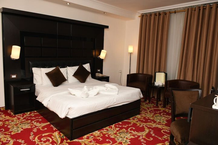 Room 9 of 99