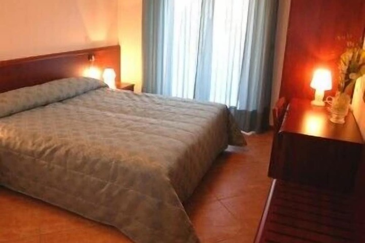Room 10 of 52