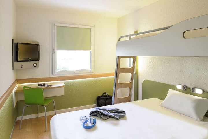 Room 8 of 30