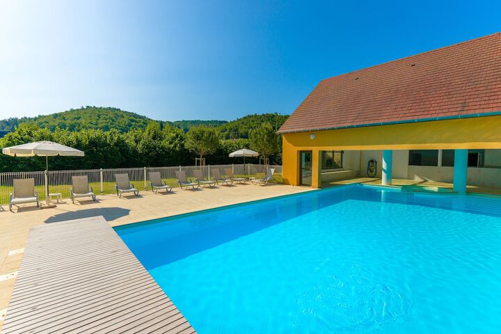 Hotel Pool