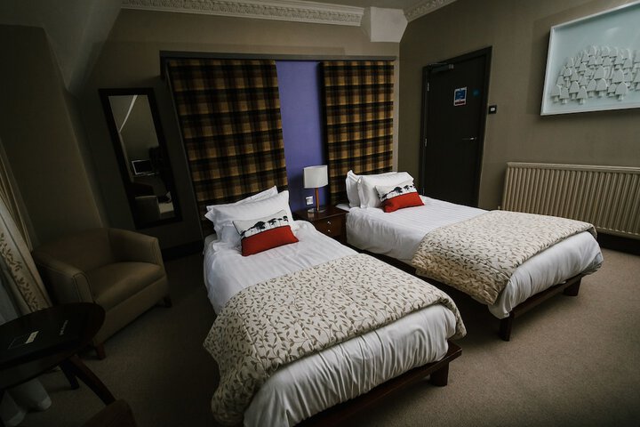 Room 3 of 37