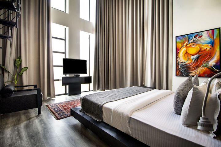 Room 27 of 47