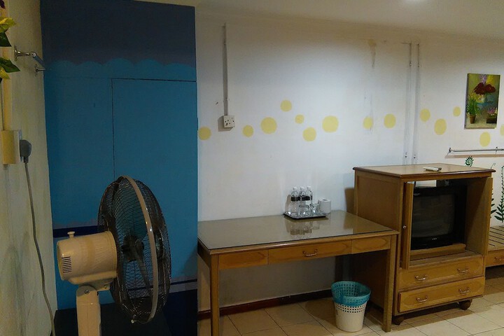 Room 19 of 32