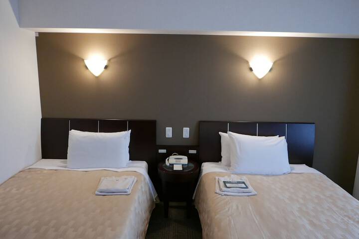 Room 7 of 103