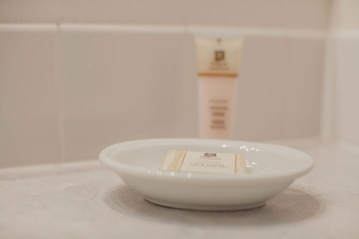 Bathroom amenities