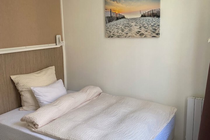Room 8 of 76