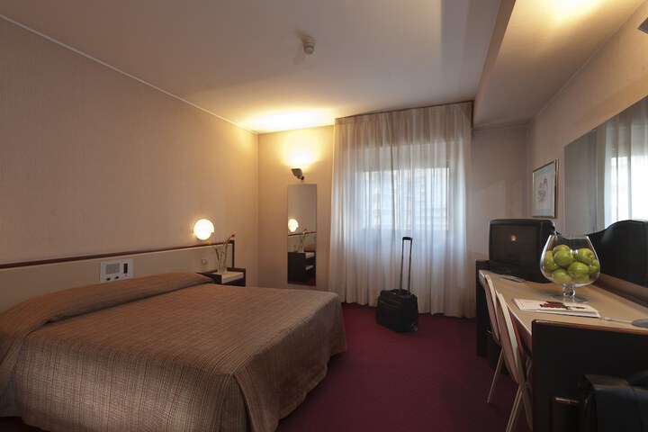 Room 14 of 80