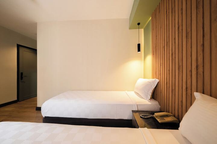 Room 32 of 82