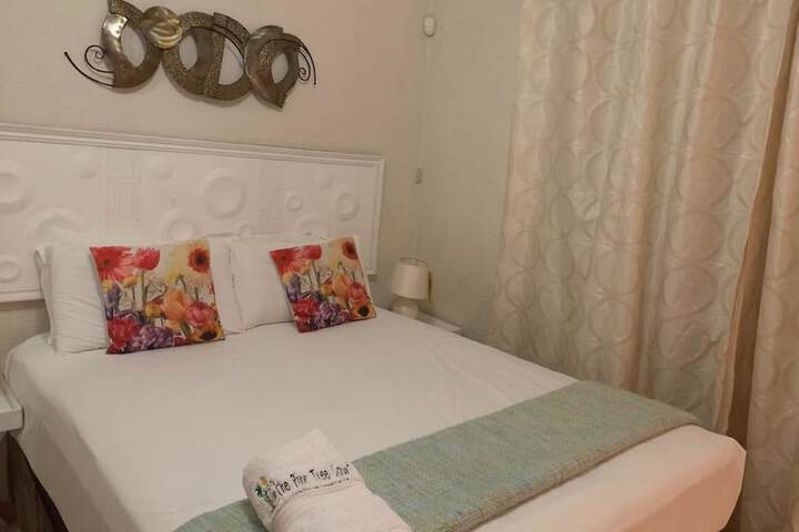 Room 4 of 9