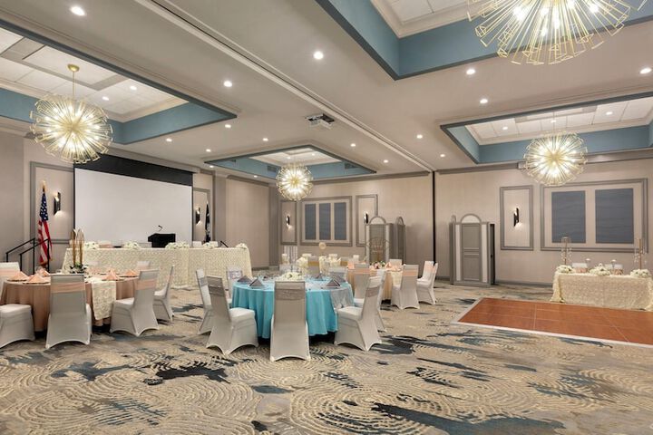 Ballroom/Hall 210 of 218