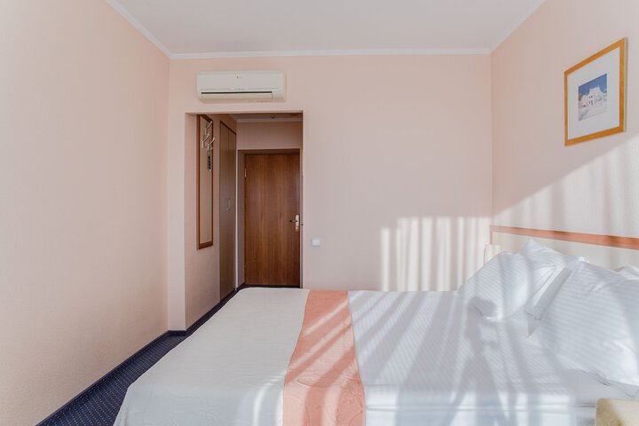 Room 10 of 48