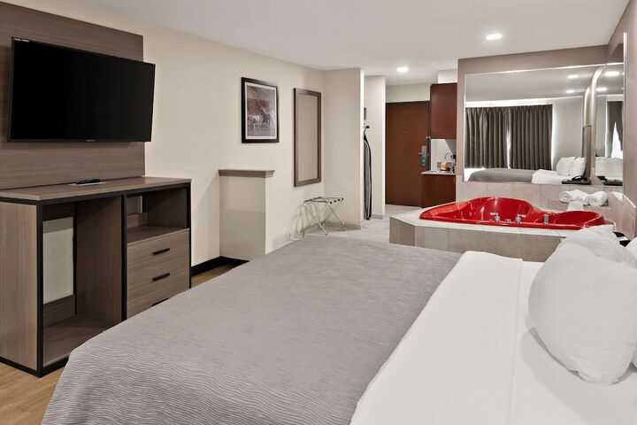 1 King Bed (14 of 19)