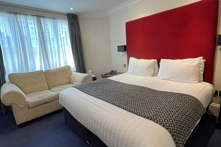 Room 27 of 128