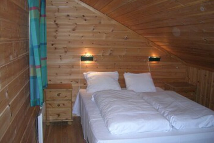 Room 10 of 12