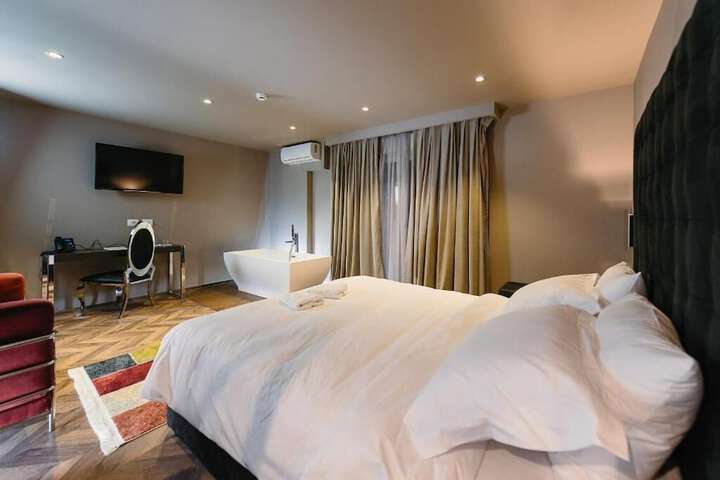 Room 11 of 29