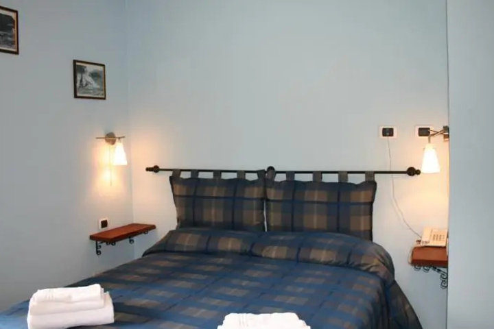 Room 3 of 10