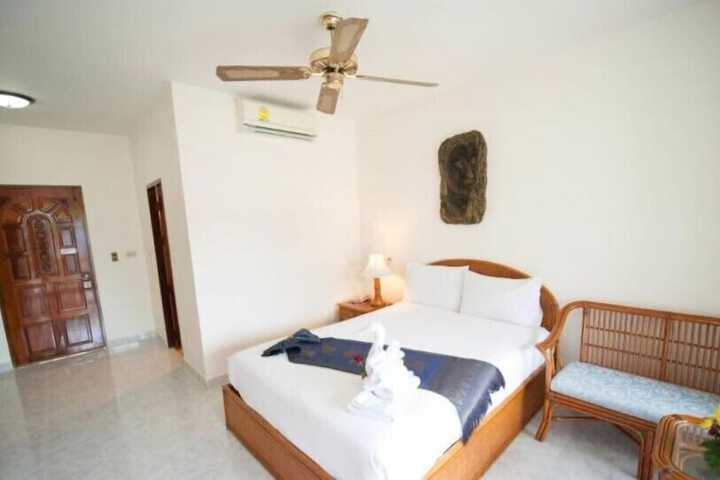 Room 4 of 43