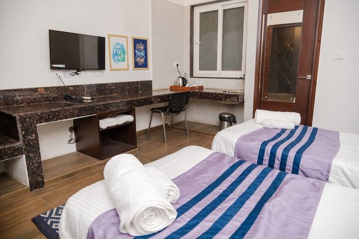 Room 3 of 34