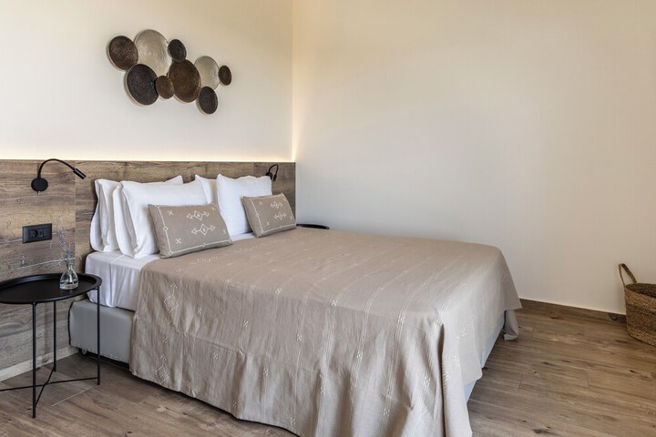 Room 40 of 214