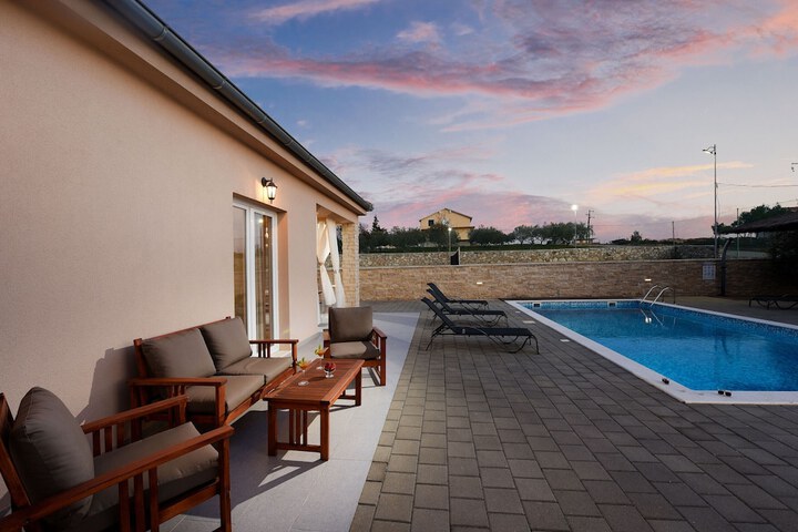 Pool 24 of 47