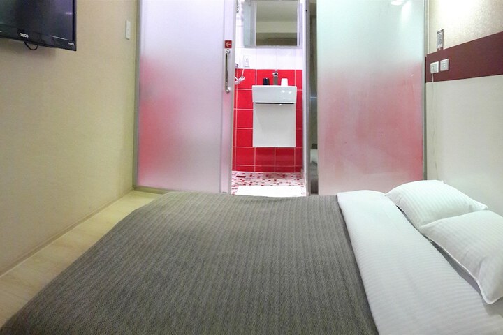 Room 13 of 51