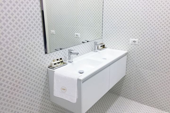 Room 60 of 77