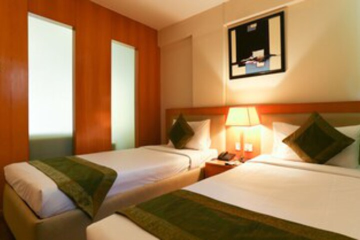 Room 27 of 97