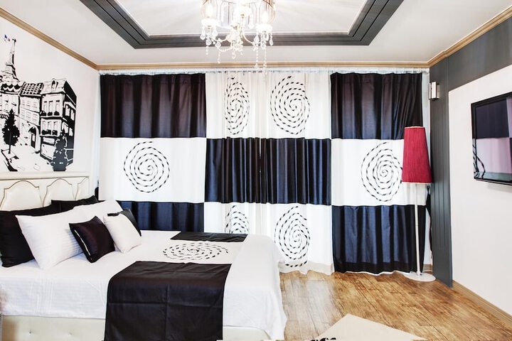 Room 20 of 34