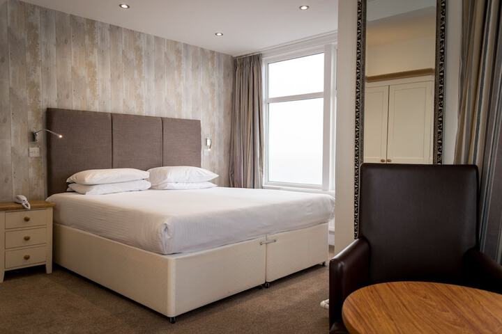 Room 29 of 128