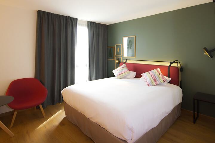 Room 28 of 114