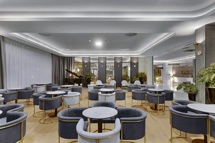 Lounge 57 of 68