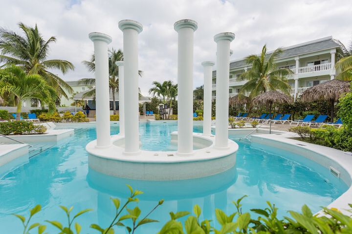 Pool 75 of 272
