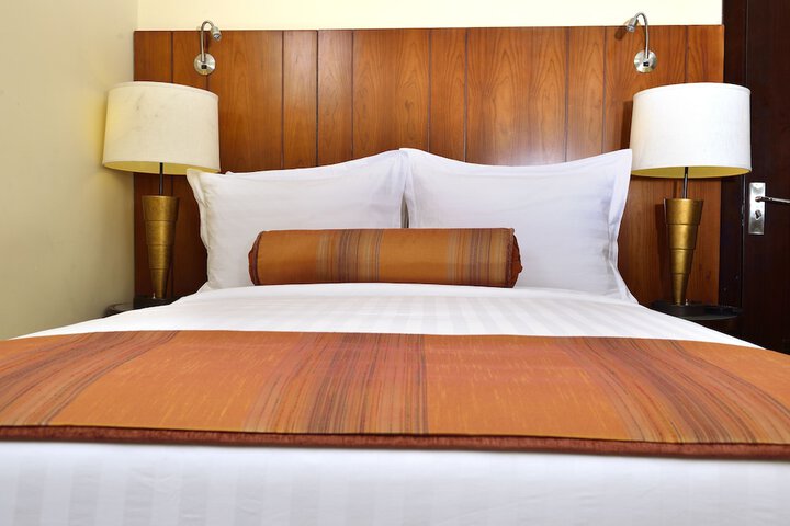 Room 25 of 168