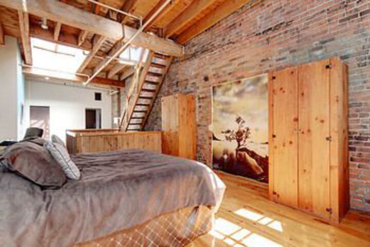 Room 10 of 32