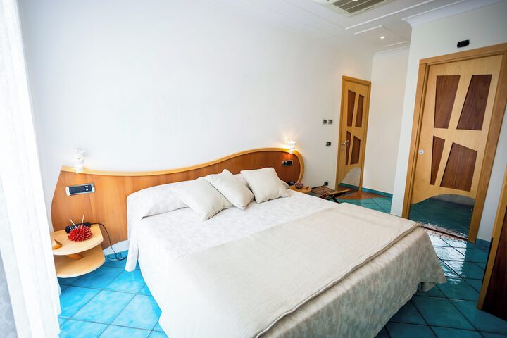 Room 9 of 22