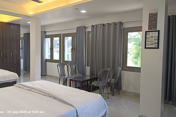 Room 2 of 10