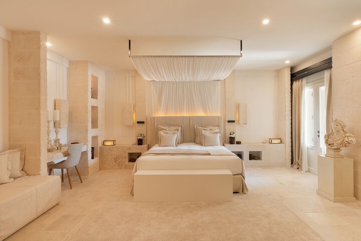 Room 71 of 214