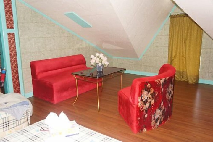 Room 4 of 20