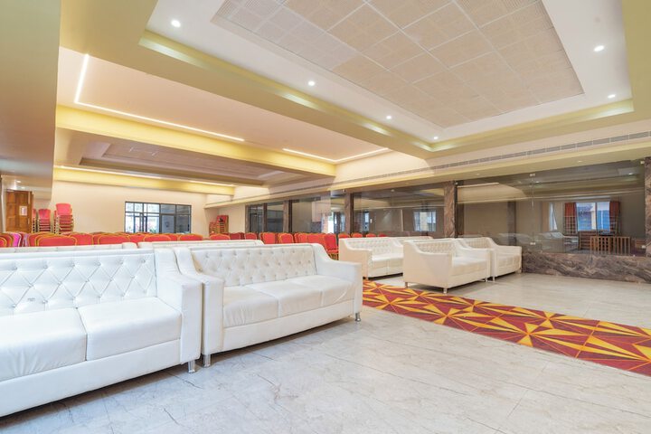 Ballroom/Hall 28 of 38