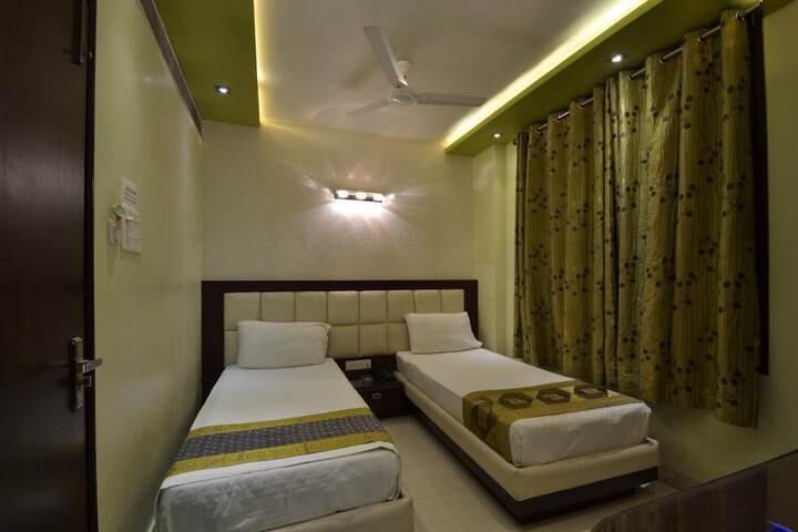 Room 17 of 33