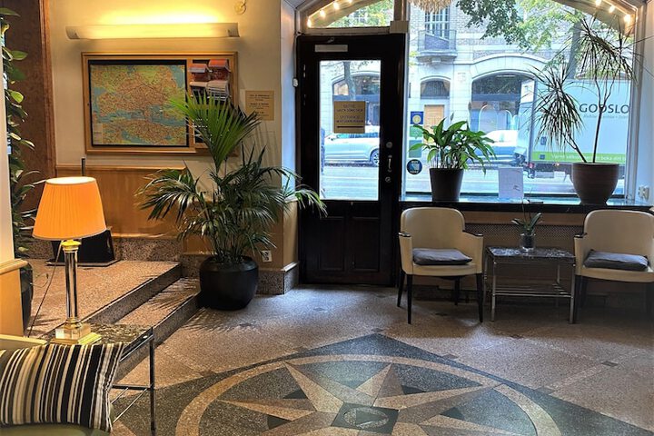 Entrance & Lobby
