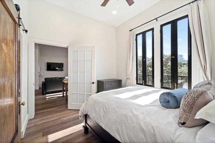 Room 4 of 9