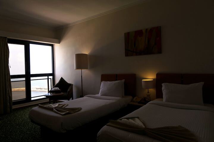 Room 7 of 50
